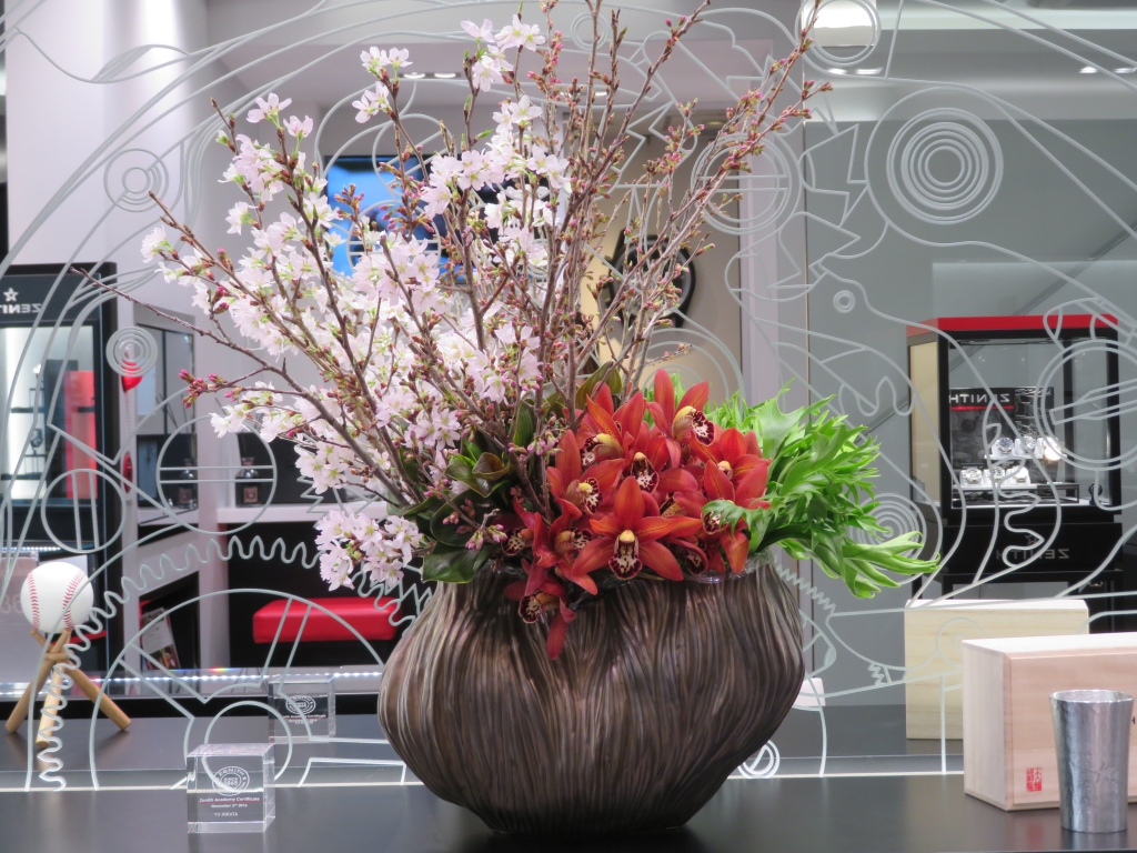 ゼニスブティック大阪では店内に綺麗なお花を飾っています♪ - ご案内 ｜IMG_0504 