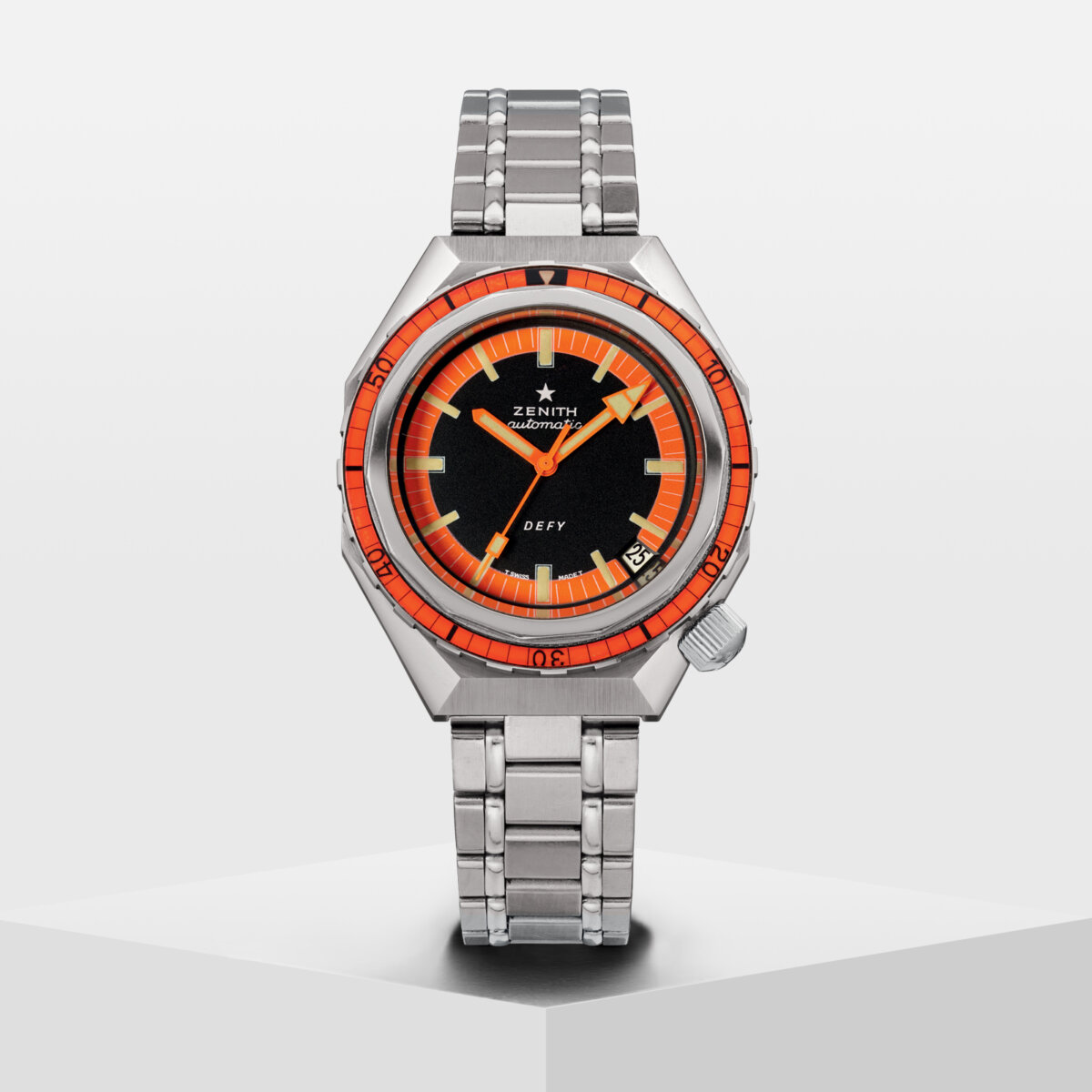 小ぶりな37㎜クラシックデザインに実は高防水性能が備わっているモデル。デファイリバイバルA3648 - DEFY その他 ｜A3648_0 