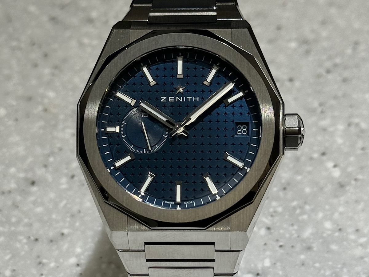 ゼニスの時計に多いブルー文字盤。その理由を知れば、もっと好きになる? - DEFY CHRONOMASTER PILOT |IMG_9429