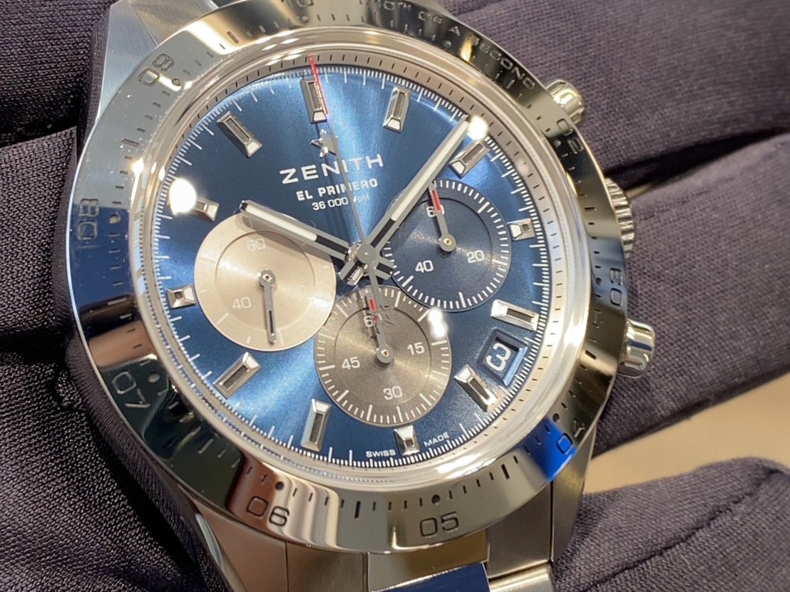 ブルーに宿るブランドの歴史 ― ゼニス「クロノマスター スポーツ ブルー」のダイヤルを読み解く - CHRONOMASTER |S__314433544_0