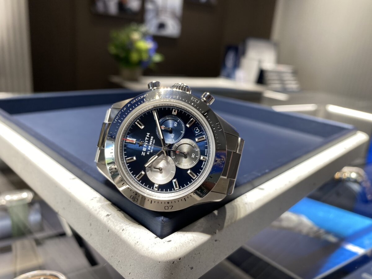 ブルーに宿るブランドの歴史 ― ゼニス「クロノマスター スポーツ ブルー」のダイヤルを読み解く - CHRONOMASTER |S__314433546_0