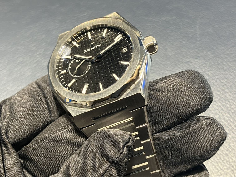 1/10秒精度を誇る初のインジケーターを備えた高振動の自動巻きクロノグラフムーブメントを搭載！デファイスカイライン - DEFY ｜IMG_0344 