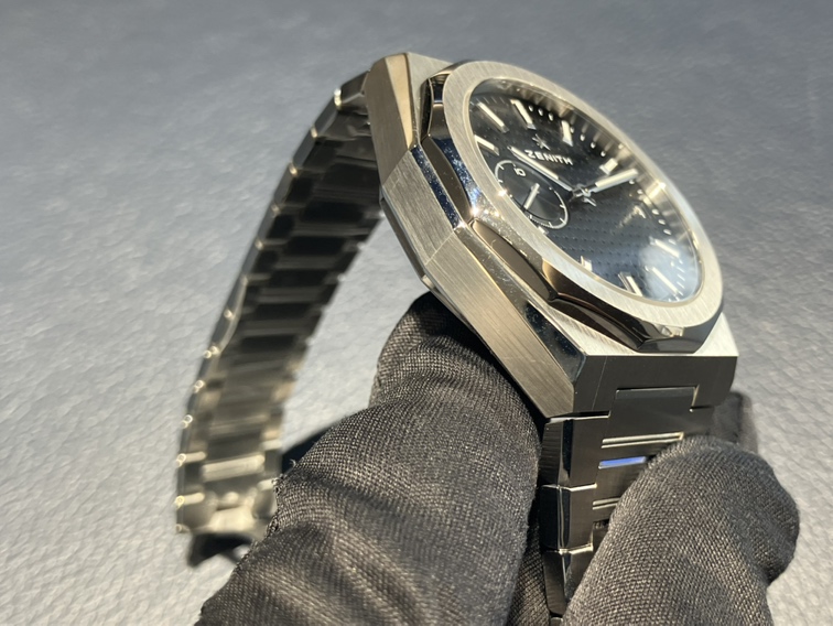 1/10秒精度を誇る初のインジケーターを備えた高振動の自動巻きクロノグラフムーブメントを搭載！デファイスカイライン - DEFY ｜IMG_0346 