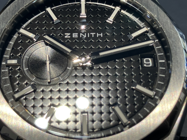 1/10秒精度を誇る初のインジケーターを備えた高振動の自動巻きクロノグラフムーブメントを搭載！デファイスカイライン - DEFY ｜IMG_0349 