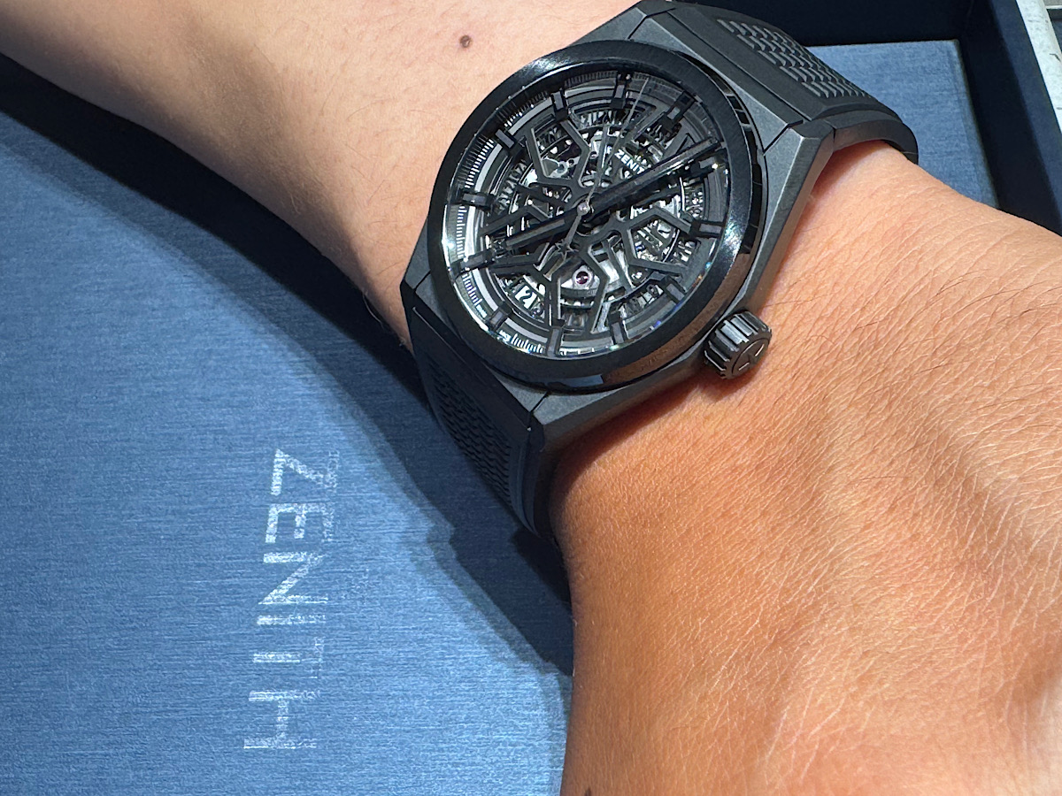 【ゼニス】世界にひとつだけの特別な時計に。裏蓋への刻印サービスのご案内 - ストラップ/メンテナンス お客様 ご案内 |IMG_1429