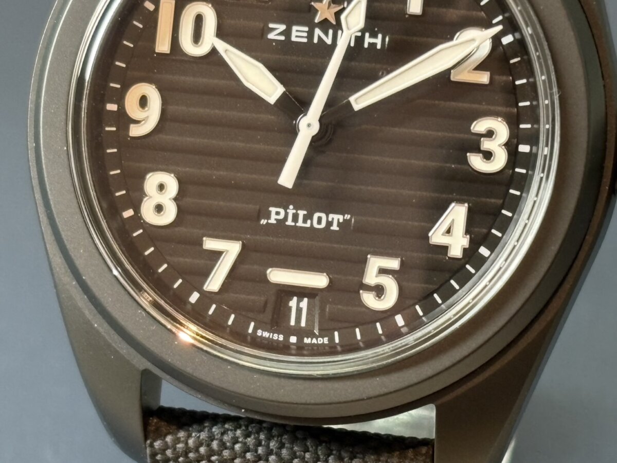 「ゼニス」 パイロットウォッチ ブラックセラミックの魅力とは？ - PILOT ｜S__90104101 
