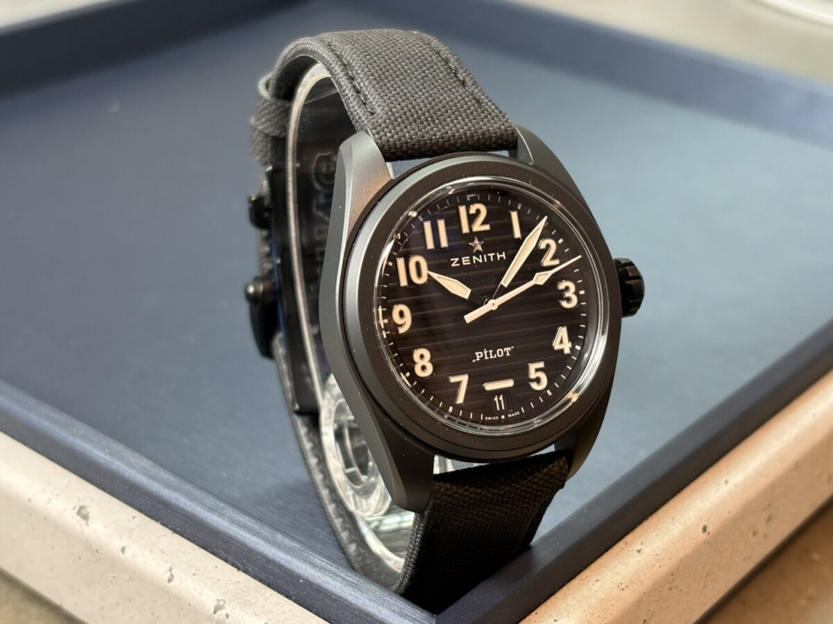 「ゼニス」 パイロットウォッチ ブラックセラミックの魅力とは？ - PILOT ｜S__90104105 