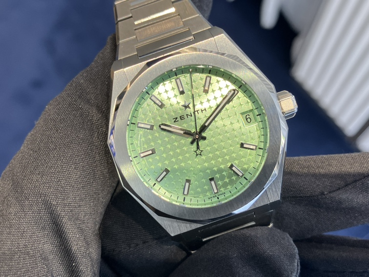 手首サイズにぴったり！36㎜サイズのさわやかカラー文字盤 デファイスカイライン - DEFY ｜IMG_0375 