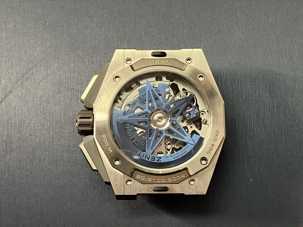 重厚感ある存在感を出しながらチタン製の軽量さを兼ね備えたモデル。デファイエクストリーム - DEFY ｜IMG_0448-1-rotated 