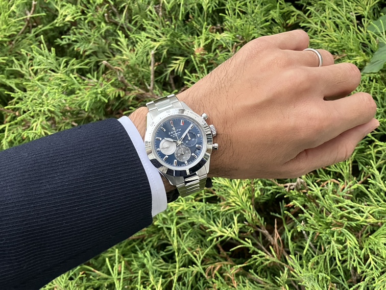 ステンレスベゼルと光沢のある深いブルー文字盤がきれいなクロノマスタースポーツ ブルー - CHRONOMASTER ｜IMG_0469 