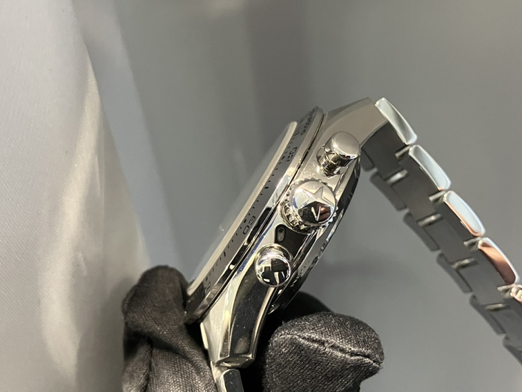 ステンレスベゼルと光沢のある深いブルー文字盤がきれいなクロノマスタースポーツ ブルー - CHRONOMASTER ｜IMG_0478 