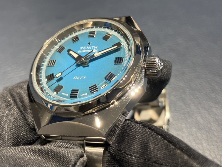 限定の爽やかカラー！ターコイズのグラデーション文字盤が買えるのはゼニスブティックだけです。デファイ リバイバル A3690 - その他 ｜IMG_0505 