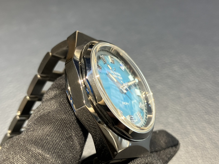 限定の爽やかカラー！ターコイズのグラデーション文字盤が買えるのはゼニスブティックだけです。デファイ リバイバル A3690 - その他 ｜IMG_0506 