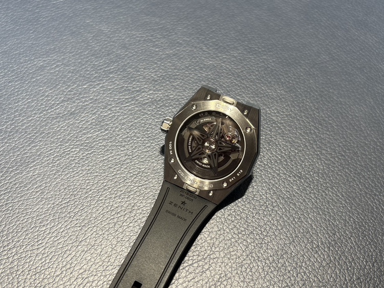 大人カジュアルなラグジュアリースポーツウォッチ、スケルトンダイヤルがさらに魅力的!デファイスカイライン。 - DEFY |IMG_4834