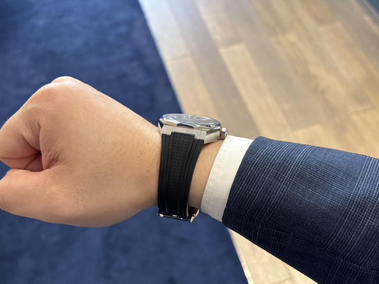 大人カジュアルなラグジュアリースポーツウォッチ、スケルトンダイヤルがさらに魅力的!デファイスカイライン。 - DEFY |IMG_4835