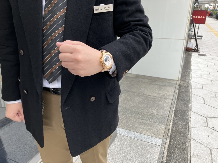 優しいゴールドの色合いが高級感あふれる18Kクロノマスタースポーツ。 - CHRONOMASTER ｜IMG_2754 