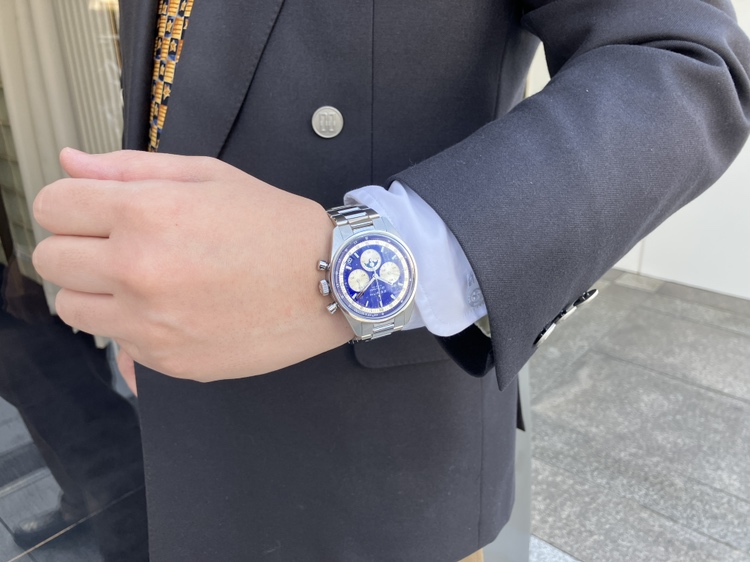 神秘的な存在感を放つラピスラズリ文字盤が魅力のクロノマスター