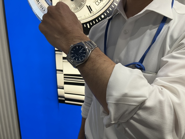 ラグジュアリースポーツウォッチデザインが人気のデファイスカイライン T.I様ご購入有難うございます。 - DEFY お客様 |IMG_1080