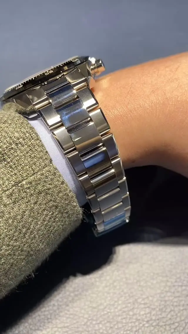 クロノマスター スポーツ ブティック エディション
品番 03.3103.3600/69.M3100
価格 ¥1,683,000 （税込）

ゼニスを代表するデザインが随所に見られる唯一無二の存在感です。光の屈折で変化するシルバー文字盤は皆様を魅了します。
#zenith #elprimero #elprimeroday #zenithboutiqueosaka #zenithwatches #ゼニスブティック大阪