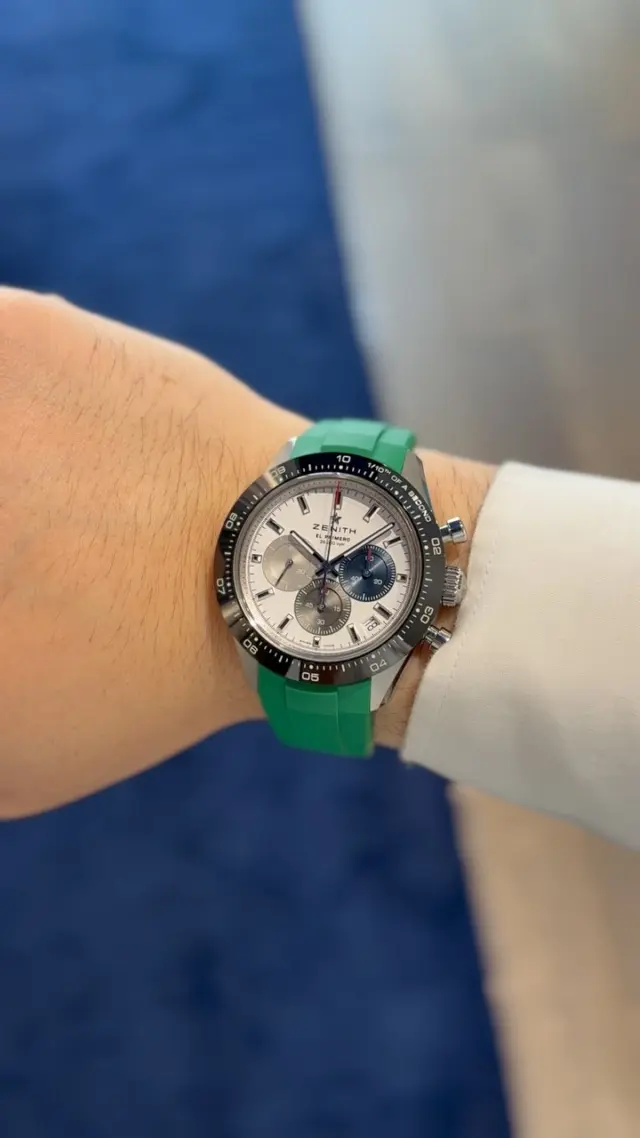 【クロノマスター スポーツ】
品番 03.3100.3600/69.M3100
金額 ¥1,562,000-税込

※グリーンラバーストラップ（エメラルド ギャラクシー）