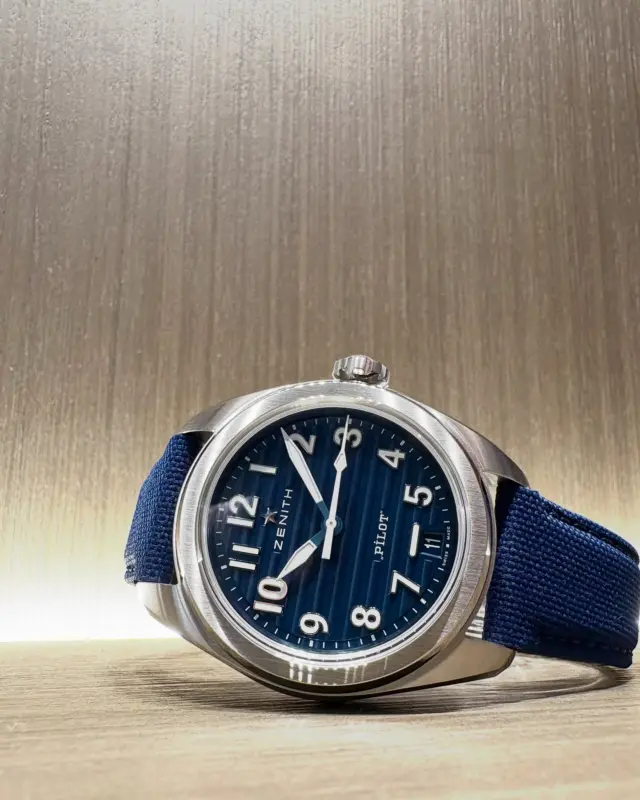 パイロット オートマティック ブルー
ブティック限定
品番	03.4000.3620/51.I003
価格 ¥1,067,000（税込）

ゼニスが愛してやまないブルーカラーのパイロットウォッチ。シンプルだからこそ、より際立つ丁寧な職人技が光ります♪是非店頭でご覧くださいませ♪
記:長野
#ゼニス #ゼニスエルプリメロ #ゼニスブティック大阪 #エルプリメロ #zenith #zenithwatches #zenithelprimero