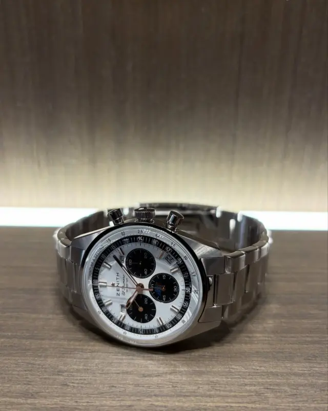クロノマスター オリジナル トリプルカレンダー
品番	:03.3400.3610/38.M3200
価格	:¥1,914,000（税込）

1969年にはすでに構想としては存在があった、自動巻きクロノグラフトリプルカレンダー。当時は実現できなかった夢を実現させた至高の一本です。
ぜひ店頭でご覧ください。
記:長野

#ゼニス #ゼニスエルプリメロ #ゼニスブティック大阪 #zenith #zenithwatches #zenithelprimero