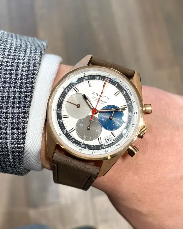 クロノマスター オリジナル
品番	:18.3200.3600/69.C901
価格	: ¥3,102,000（税込）

クロノマスターオリジナルのクラシックな雰囲気が一層感じられる、ローズゴールドモデル。
38mmのケース径でスーツの袖口でも邪魔になりません。
ぜひ店頭でご試着してみてください♪
#ゼニス #ゼニスエルプリメロ #ゼニスブティック大阪 #zenith #zenithwatches #zenithelprimero #zenithchronograph #クロノグラフ