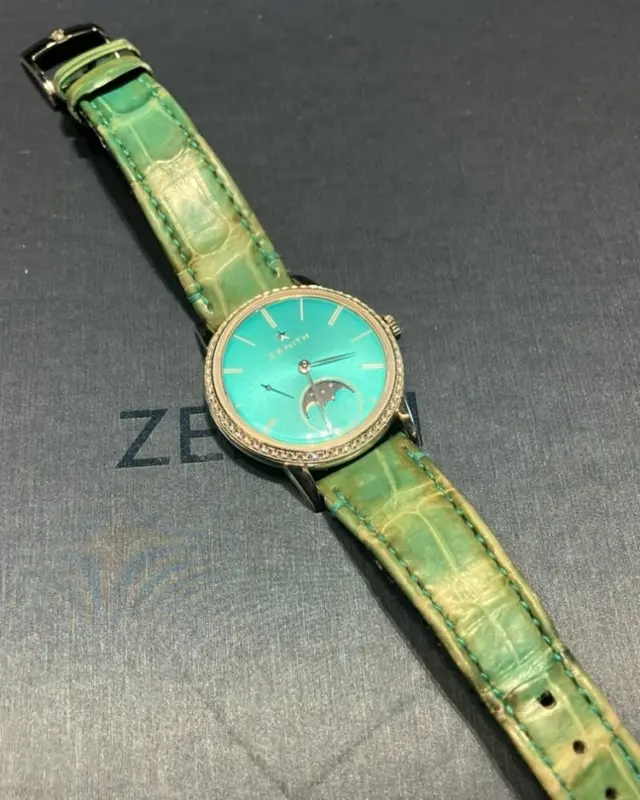 【お客様ベルト購入スナップ】
珍しい文字盤のエリートをお客様のご要望によりレザーストラップからブレスレットに✨
ゼニスブティック大阪ではストラップの販売も行っておりますので今お持ちのゼニスをアップグレードしてみませんか？
皆様のご来店心よりお待ちしております。