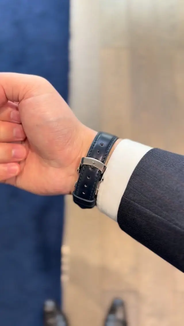 【クロノマスター オリジナル トリプルカレンダー アベンチュリン】
品番 03.3402.3610/53.C917
金額 ¥2,541,000-税込

商品のお問い合わせは下記記載の連絡先か、電話、メール、DMにて承ります。また、ゼニスブティックでは通販対応もさせて頂いております。是非お気軽にお問い合わせ下さいませ。

【電話番号：06-6245-1865】
【メールアドレス：zbo@jw-oomiya.co.jp】
・
ゼニスブティック大阪公式ブログでもご紹介中！プロフィールからご覧ください。@zenithboutique_osaka👈
・
#zenith #elprimero #elprimeroday #zenithwatches #zenithboutiqueosaka
#watch #fashion #chronomaster #chronomasteroriginal #chronograph 

#ゼニス#ゼニスブティック大阪 #大阪 
#心斎橋 #腕時計 #ファッション #クロノマスター #クロノマスターオリジナル #ムーンフェイズ #クロノグラフ