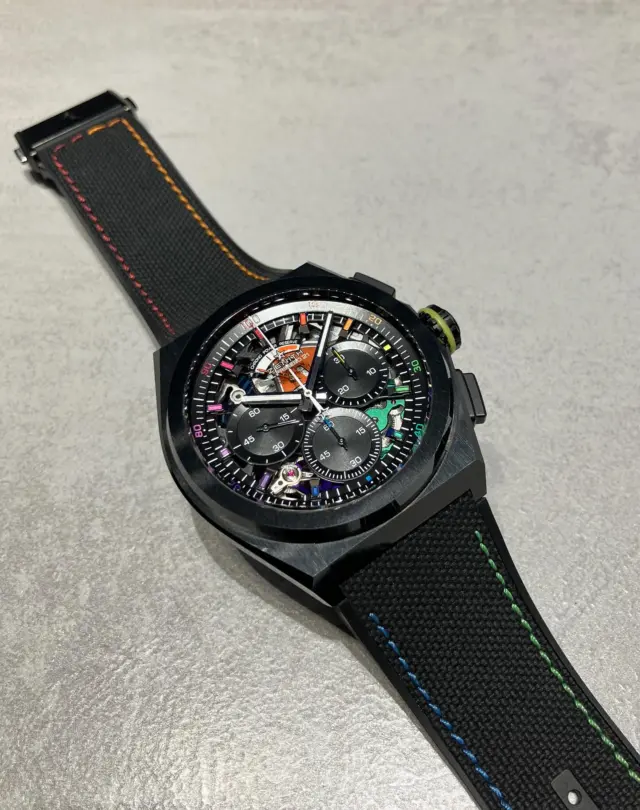 「デファイ 21 クロマ II」
品番　49.9013.9004/21.R952 
価格　¥2,079,000,-(taxinc)

全世界500本限定モデルの最終入荷となります。
グラデーションマーカーを配した専用のオープンワークダイヤルから覗くのはレインボーカラーのムーブメント。
是非実機をご覧くださいませ。

商品のお問い合わせは下記記載の連絡先か、電話、メール、DMにて承ります。また、ゼニスブティックでは通販対応もさせて頂いております。是非お気軽にお問い合わせ下さいませ。

【電話番号：06-6245-1865】
【メールアドレス：zbo@jw-oomiya.co.jp】
・
ゼニスブティック大阪公式ブログでもご紹介中！プロフィールからご覧ください。@zenithboutique_osaka👈
・
#ゼニス #zenith #elprimero #elprimeroday #zenithwatches #zenithboutiqueosaka