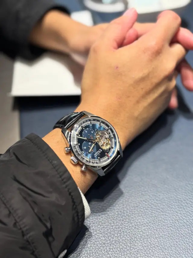 【お客様スナップ】
6年前にご購入いただきました「クロノマスター オープン」をオーバーホールさせていただきました。
オーバーホールに無料のサービスポリッシュも含まれていますのでご購入時の時と同じような輝きを取り戻しました✨
ゼニスは永久メンテナンスを行なっているブランドですので過去の旧モデルをお持ちでメンテナンスをご検討中の方は是非ゼニスブティック大阪までご相談くださいませ。
皆様からのお問い合わせ、ご来店お待ちしております。